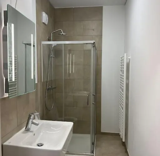 Three Bedroom In Centre With A Grand Garden * Francoforte sul Meno