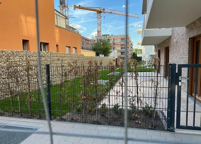 Three Bedroom In Centre With A Grand Garden Francoforte sul Meno